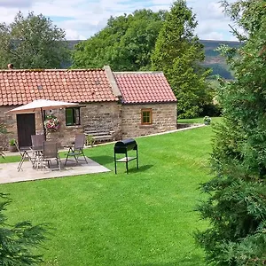 https://anns-cottage-and-the-old-smithy.yorkshirehotels.net